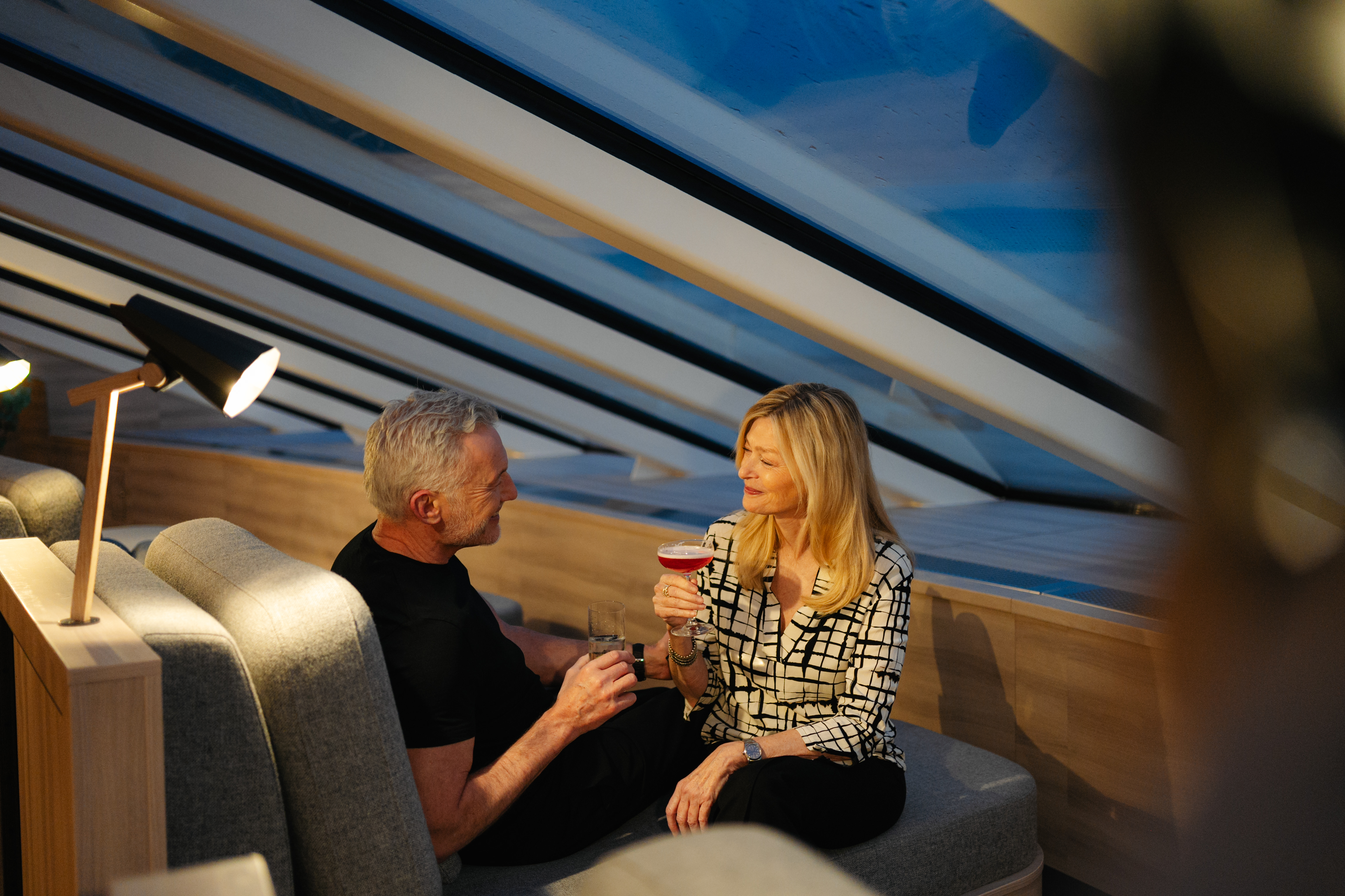 MS Roald Amundsen - Explorer Lounge & Bar